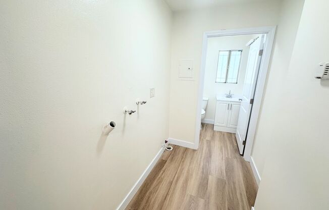 Townhome Apartments Ready for Move In! 2bd/2.5 baths with parking