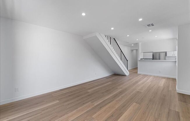 448 W WINDSOR RD