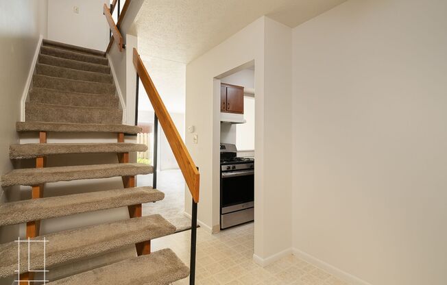 2 beds, 1.5 baths, $1,350, Unit 393 E Buttles Ave Apt. F