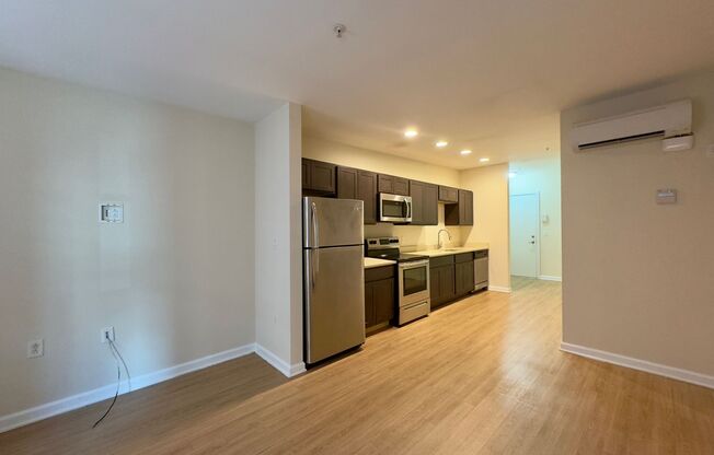 2 beds, 1 bath, 913 sqft, $1,399, Unit 413 Unit 204