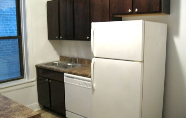 2 beds, 1 bath, 1,121 sqft, $2,695, Unit 2526-1E
