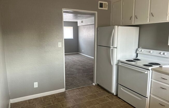 2 beds, 1 bath, 750 sqft, $1,070, Unit B10 1015 11