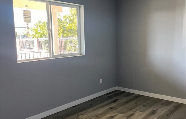 1215 W 104 ST