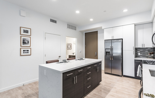 2 beds, 2 baths, 927 sqft, $3,615, Unit 407