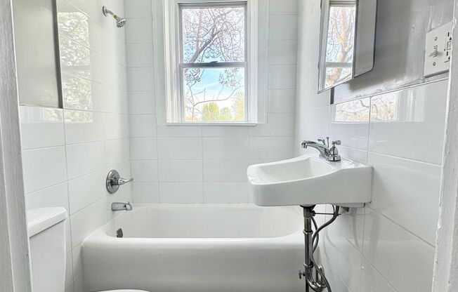 2 beds, 1 bath, $1,195, Unit F-31