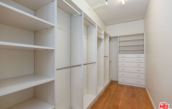 1 bed, 1.5 baths, 1,390 sqft, $4,200, Unit 1407