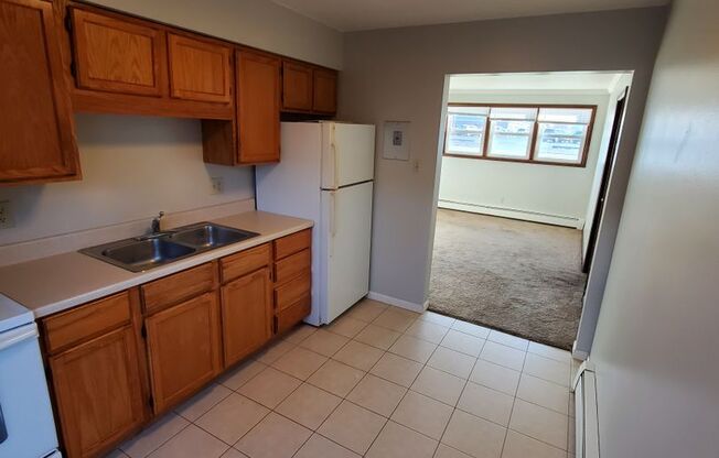 2 beds, 1 bath, 850 sqft, $1,095, Unit D