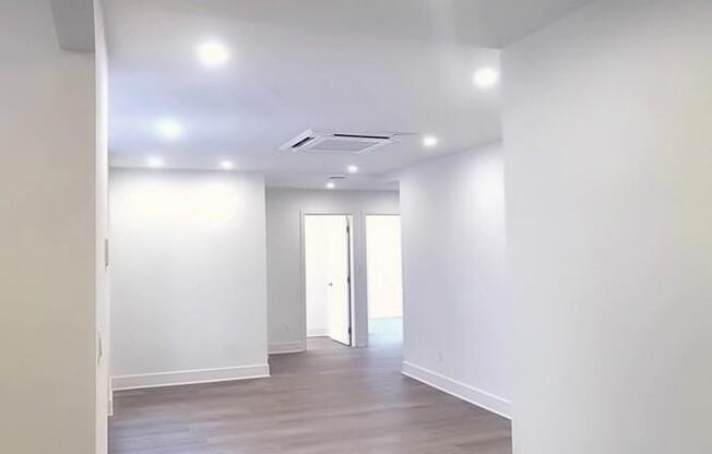 2 beds, 2 baths, $6,850, Unit 14R
