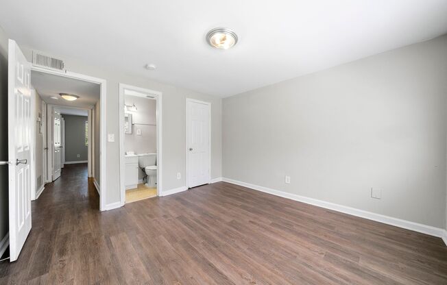 2 beds, 1 bath, 890 sqft, $1,100, Unit Highcroft-F4