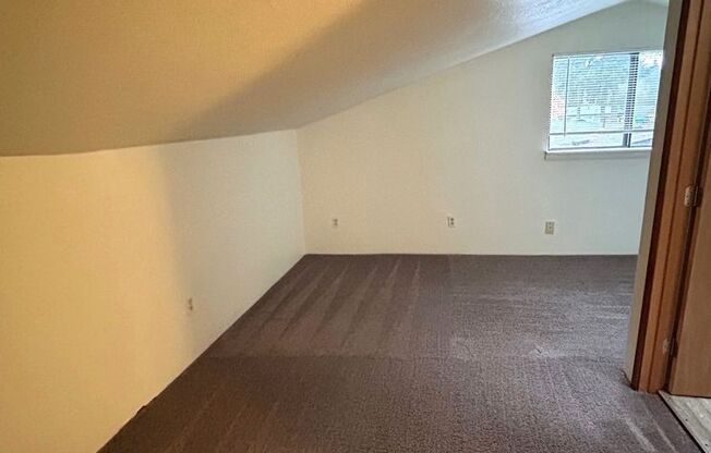 1 bed, 1 bath, 1,300 sqft, $1,475, Unit Unit 1