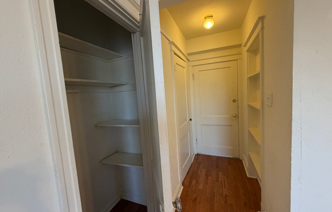 Studio, 1 bath, 450 sqft, $945, Unit 309