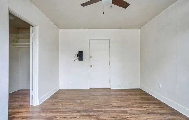 Studio, 1 bath, 330 sqft, $1,195, Unit 204