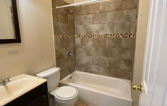 2 beds, 1 bath, $1,095, Unit 15