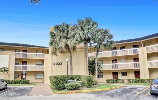 2 beds, 2 baths, 850 sqft, $2,095, Unit 2-210