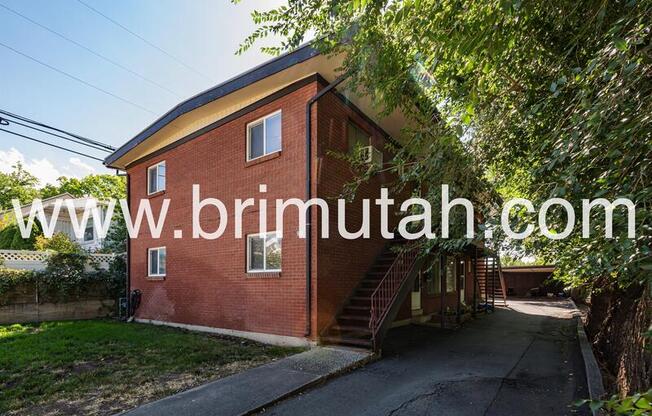 938 E LOWELL AVE