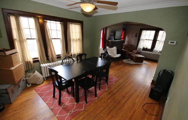 2078 SAINT CLAIR AVE