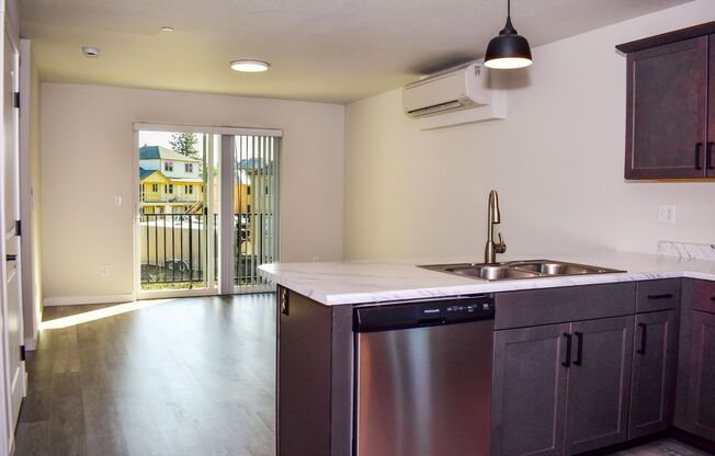 2 beds, 1 bath, 702 sqft, $1,445, Unit 6