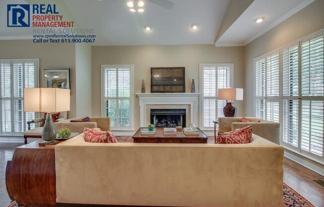 Adorable 3 bd home in the Heart of Green Hills! Lawncare included, fence & attached garage!
