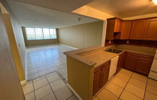 3 beds, 2 baths, $2,600, Unit Bech Sunshine LLC B802