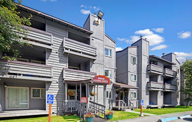 Russian Jack Apartments - Exterior