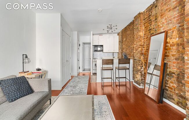 426 W 46 ST