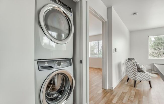2 beds, 1 bath, 692 sqft, $1,550, Unit 3E