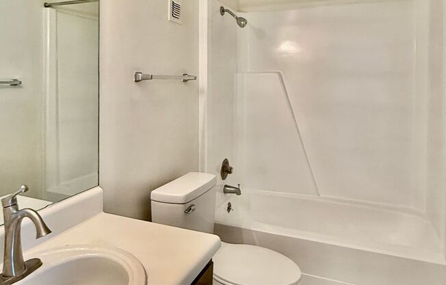 1 bed, 1 bath, 575 sqft, $1,300, Unit 1706