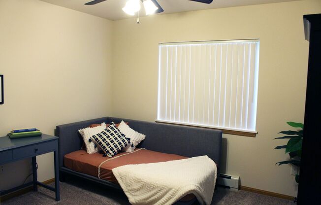 3 beds, 2 baths, 1,332 sqft, $1,740, Unit RT 7015-22