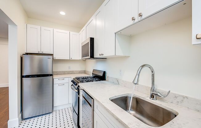 Studio, 1 bath, 461 sqft, $1,350, Unit 211