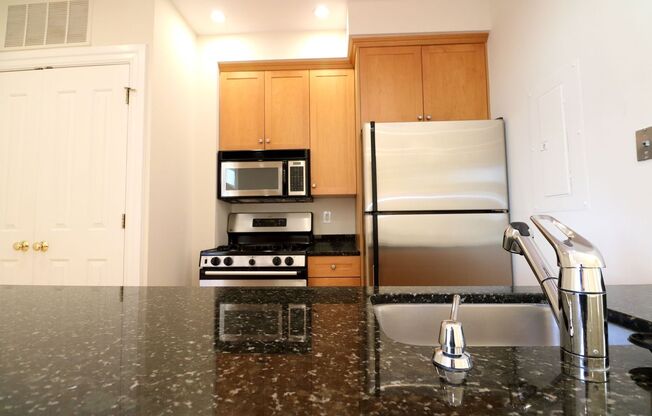 2 beds, 2 baths, 975 sqft, $4,395, Unit 604