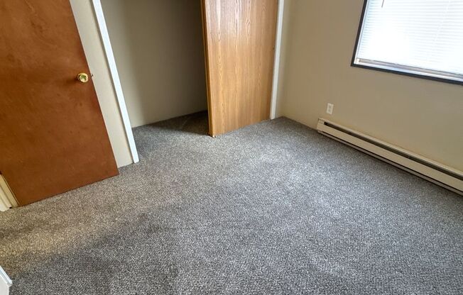 2 beds, 1 bath, 800 sqft, $960, Unit 400-16