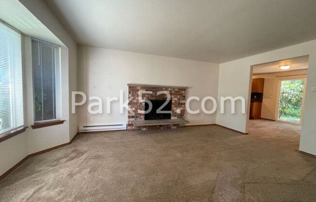 2 beds, 1 bath, $1,695