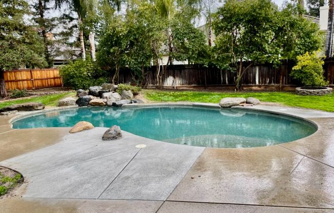 $2,595 W. Bluff Ave, Fresno 3/2, Sparkling Swimming Pool! Cul-De-Sac, Alluvial & Milburn