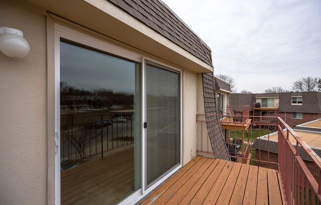 2 beds, 1.5 baths, 967 sqft, $1,075, Unit E-40