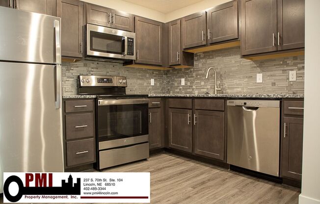 2 beds, 1 bath, $1,050, Unit 4001 Holdrege St. #7