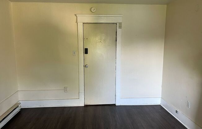 1 bed, 1 bath, 700 sqft, $700, Unit 8