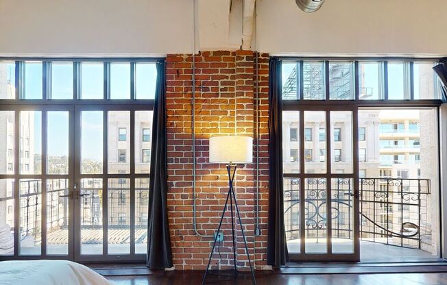 1 bed, 1 bath, 1,000 sqft, $5,000, Unit 905