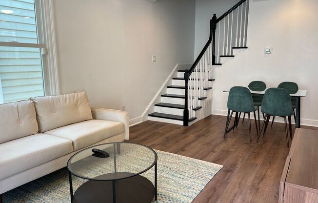 Gorgeous Upscale Renovation 1 BR in University Area