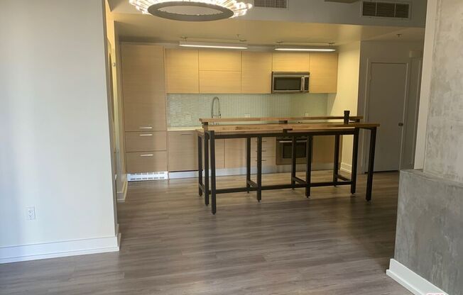 2 beds, 2 baths, 1,320 sqft, $3,929, Unit 911