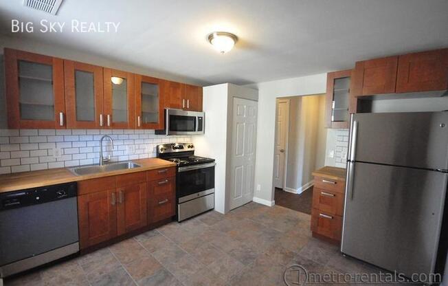 452 W 3 AVE