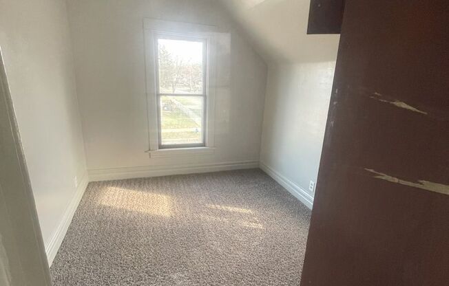 3 beds, 1 bath, $975