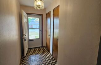 3 beds, 2 baths, $1,400