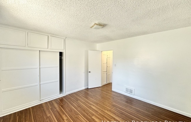 400 WESTERN AVE
