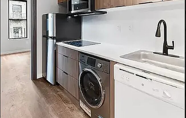 1 bed, 1 bath, $3,700, Unit 3SE