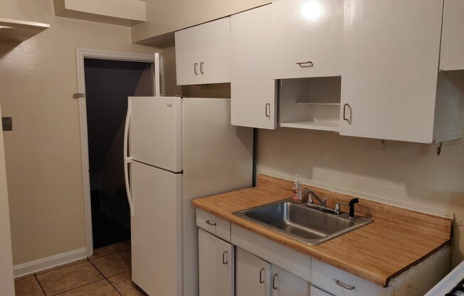 Charming 3 Bedroom/1.5 Bathroom Townhome in Cameron Village, MD!