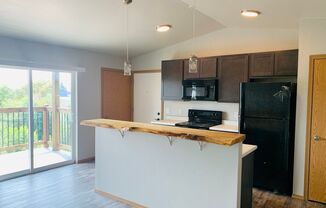 2 beds, 1 bath, $1,595, Unit 302