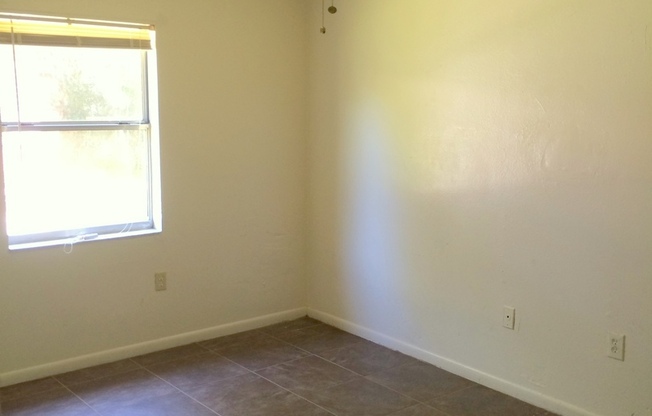 2 beds, 1 bath, $1,200, Unit Apt 3