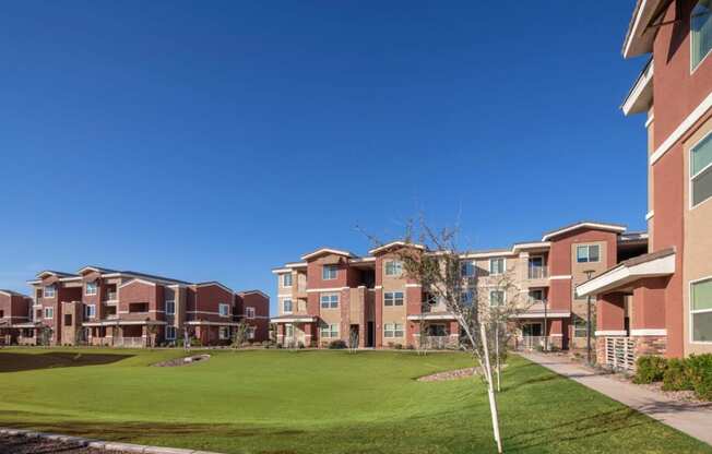 Outside Yard  at Zaterra Luxury Apartments, Chandler, AZ, 85286