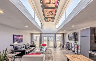 BEAUTIFUL 3 BEDROOM IN THE ARTS DISTRICT