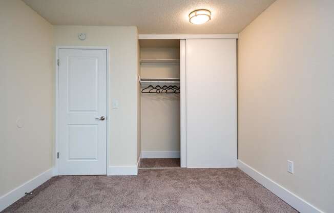 Caldera at Sunnybrook | Summit Premier Bedroom Closet